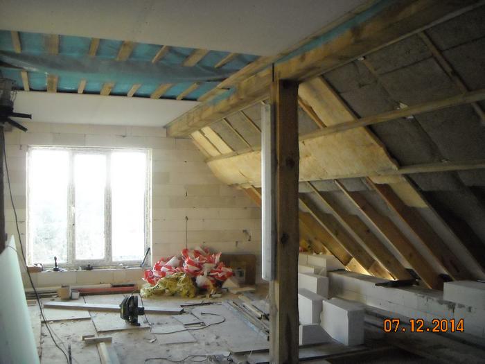 Mājas projekts "Aldis" - mājas būvēšanas procesa bildes, augšstāva siltināšana