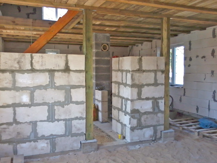 Būvniecības process, ģimene būvē māju pašu spēkiem, projekts "Ansis"